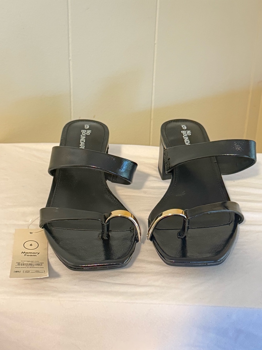 No boundaries Black Sandals Size 6